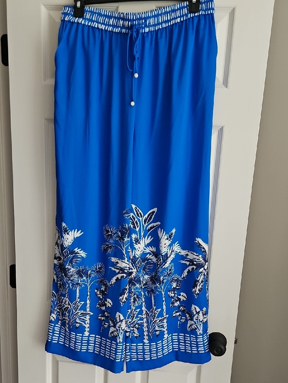 NWOT Skies Are Blue Curvy Wide Leg Satin Pants: Blue W/Palm Tree Detail Size- 1X